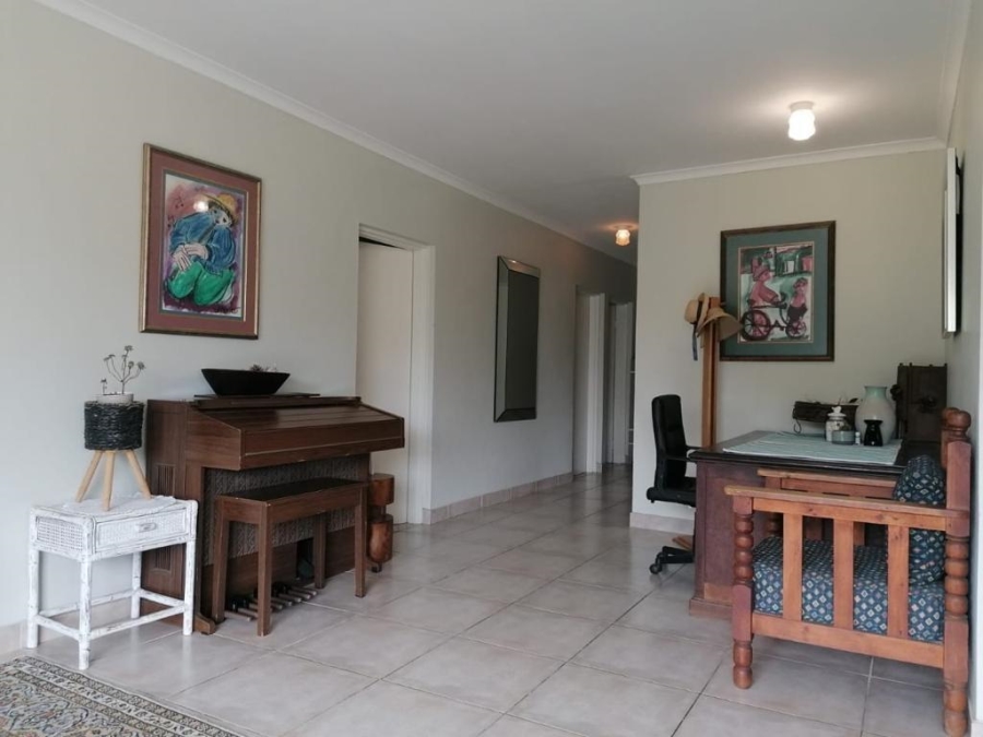 8 Bedroom Property for Sale in Paradise Beach Eastern Cape